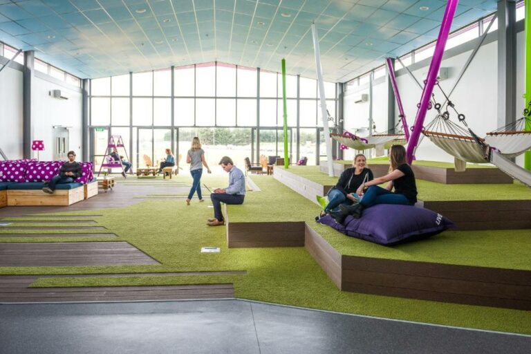 12 Most UNIQUE Backpacker Hostels in New Zealand ???? [2023]