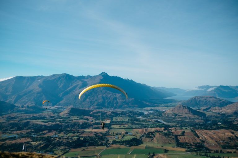 5 Breathtaking Places to Try Paragliding in New Zealand
