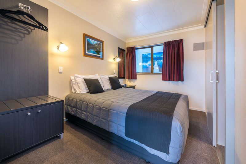 Lakeside Motel & Apartments