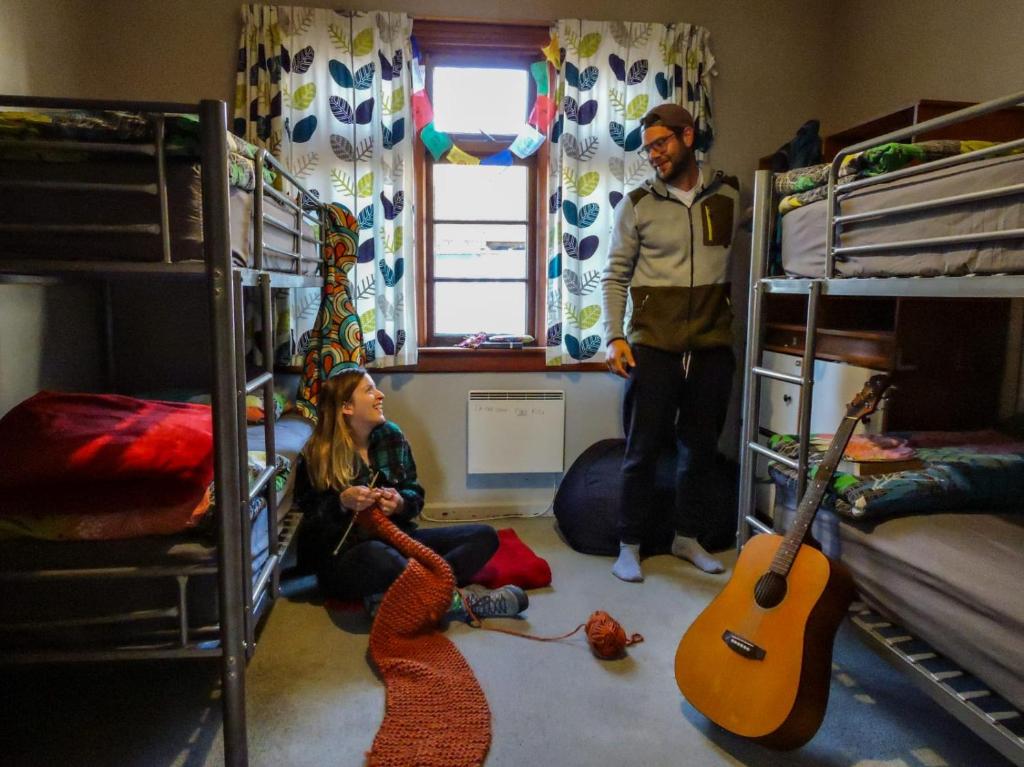 5 Best Backpacker Hostels in Wanaka 🎒 [2024]