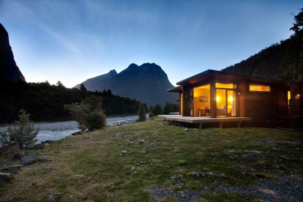 5 Best Backpacker Hostels in Fiordland National Park