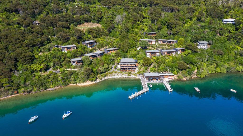 9 Romantic Activities in Picton for Couples
