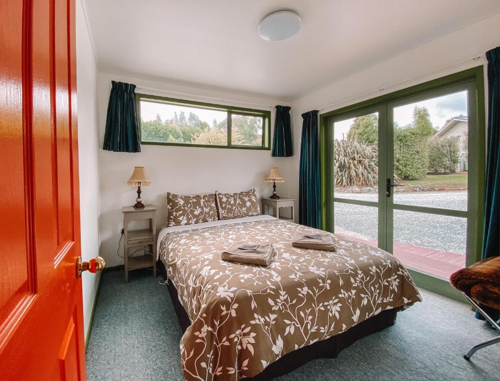 7 Best Romantic Accommodation in The Catlins