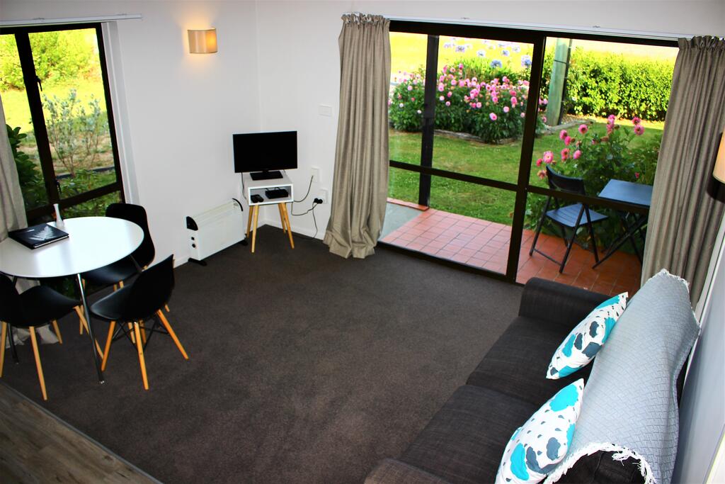 20 BEST Hotels & Places to Stay in Akaroa ????️ [2023]