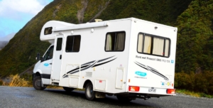 Renting a Campervan in New Zealand: The Essential Guide [2025]