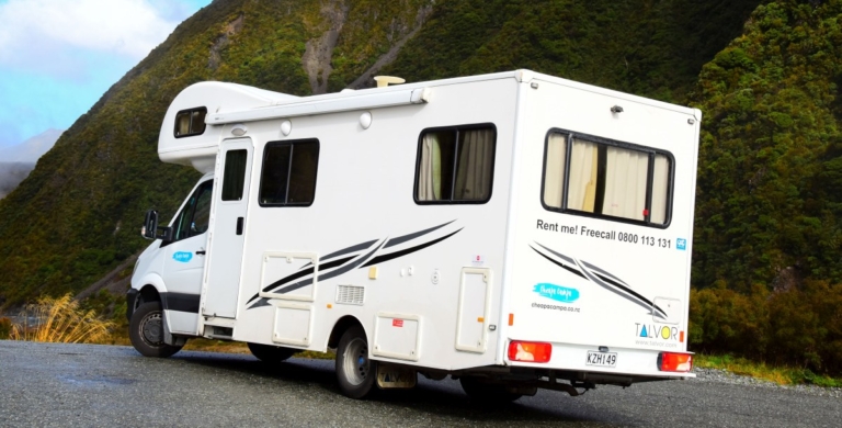 Renting a Campervan in New Zealand: The Essential Guide [2025]