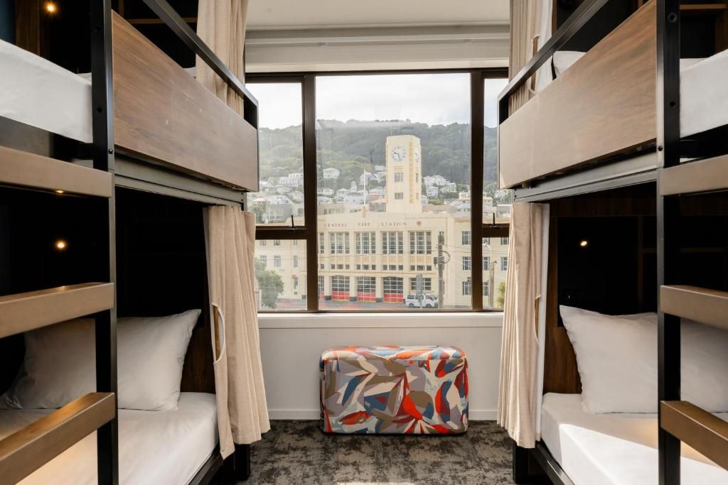 7 Best Backpacker Hostels in Wellington 🎒 [2025]