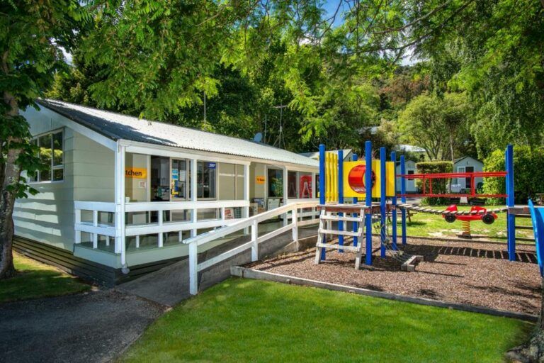 10 Best Family Accommodations in Picton ???? [2023]