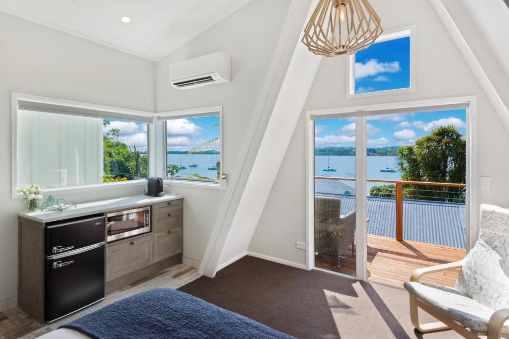 10 Most Romantic Hotels & Accommodations in Auckland [2023]