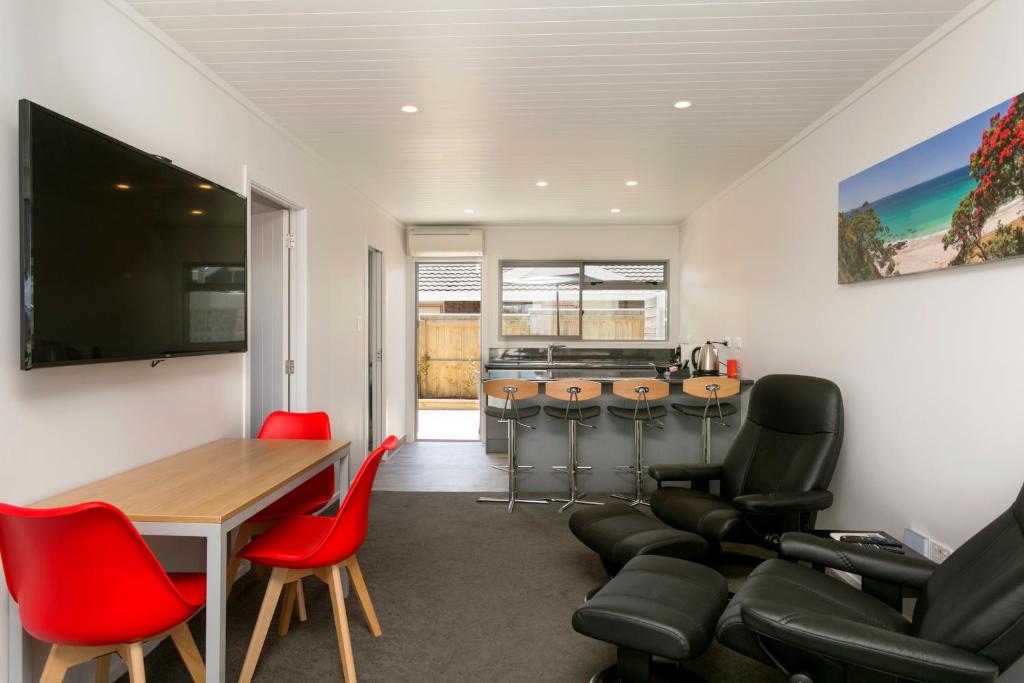 10 Best Self-Catering Accommodations in Taupo 🍽️ [2025]