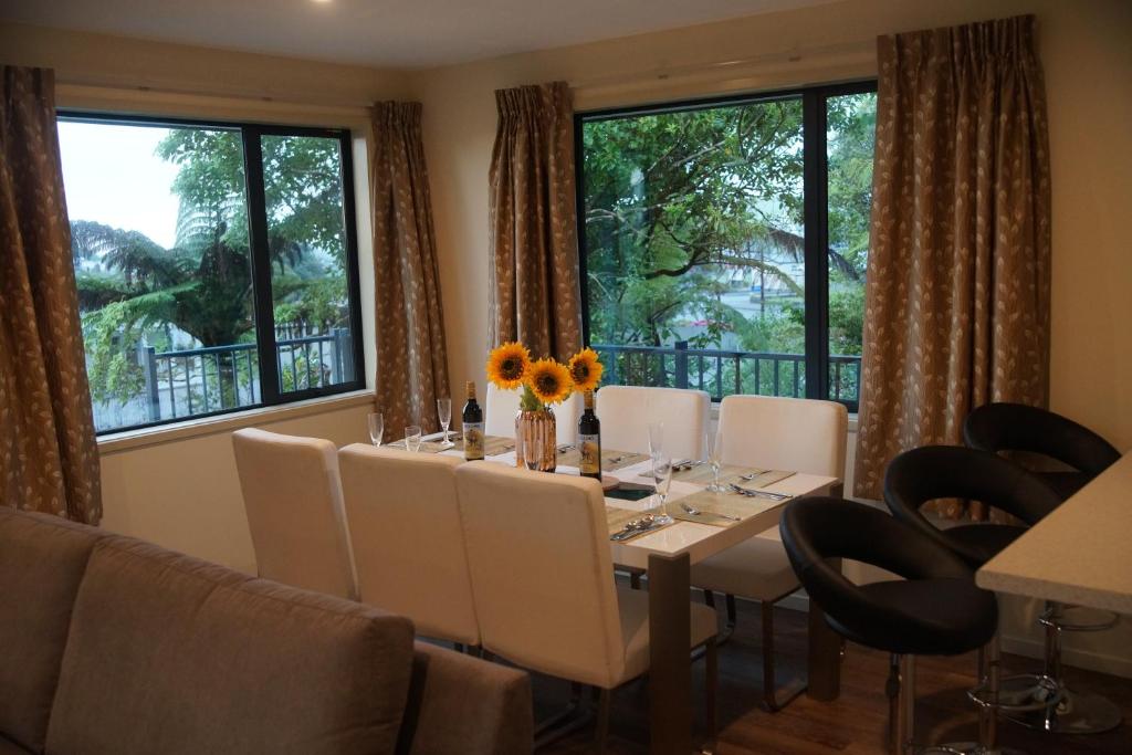 6 Best Luxury Accommodations in Greymouth 🍸 [2025]