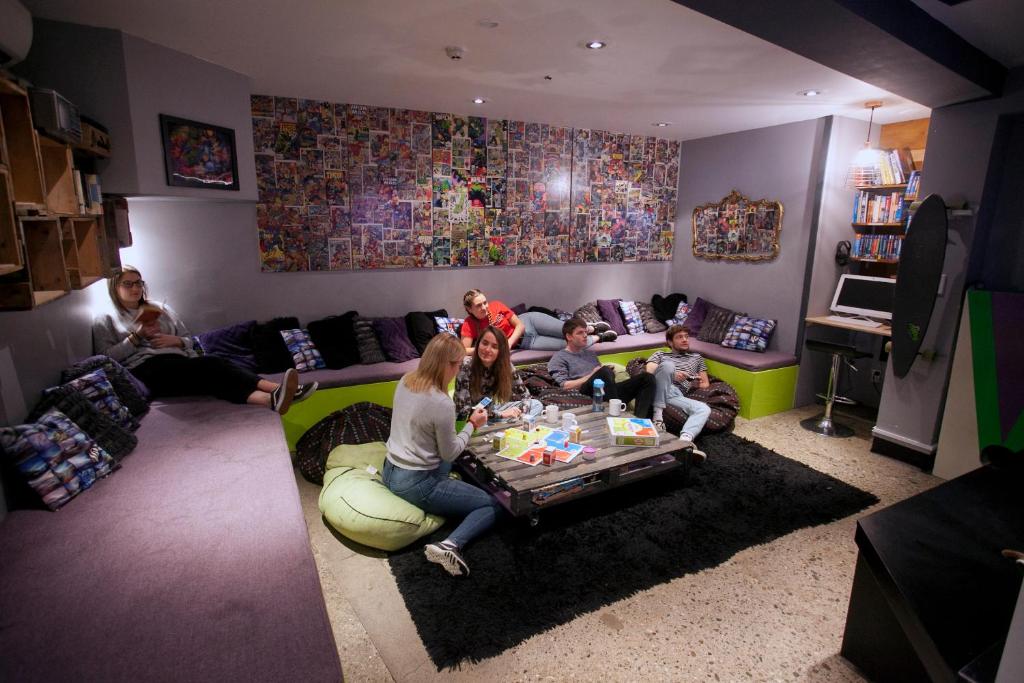 14 Best Backpacker Hostels in Queenstown 🏆 [2026]