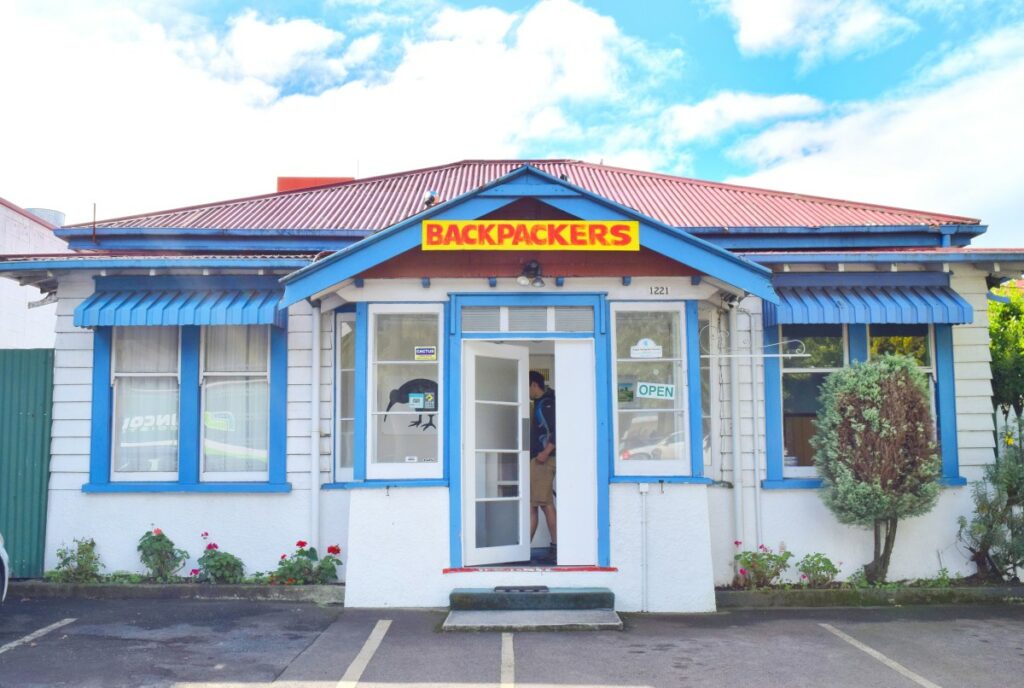 New Zealand Hostel Networks: BBH, Backpacker Group or Nomads?