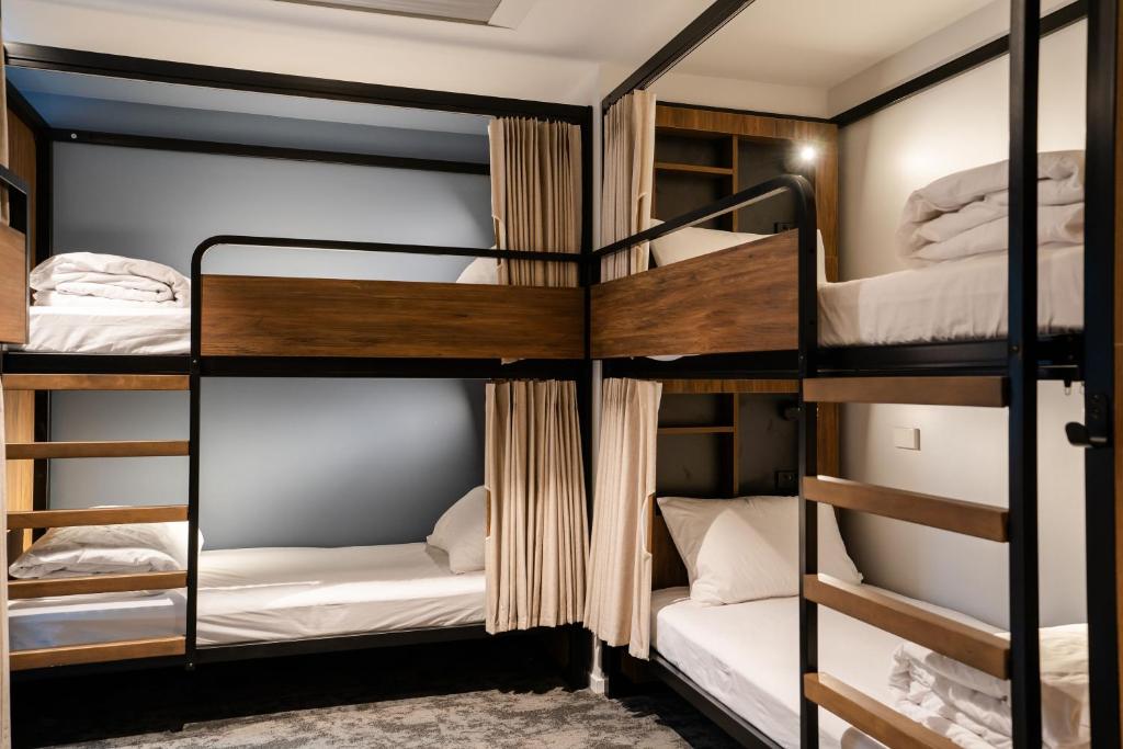 7 Best Backpacker Hostels in Christchurch 🎒 [2025]