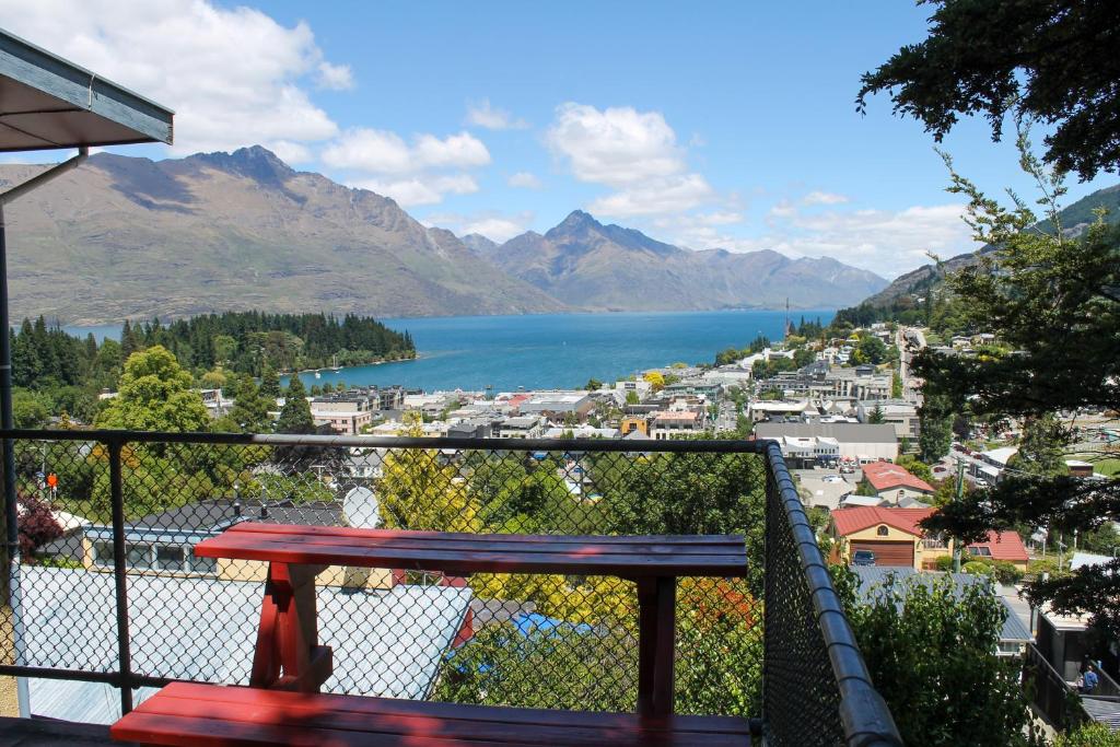 14 Best Backpacker Hostels in Queenstown 🏆 [2026]