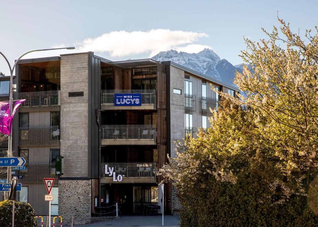 14 Best Backpacker Hostels in Queenstown 🏆 [2026]