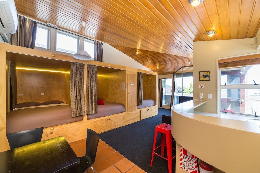 14 Best Backpacker Hostels in Queenstown 🏆 [2026]