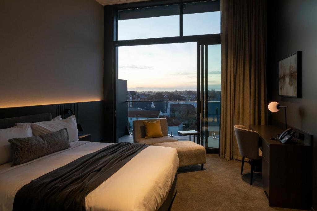 14 Most Romantic Accommodations in Christchurch ❤️ [2025]