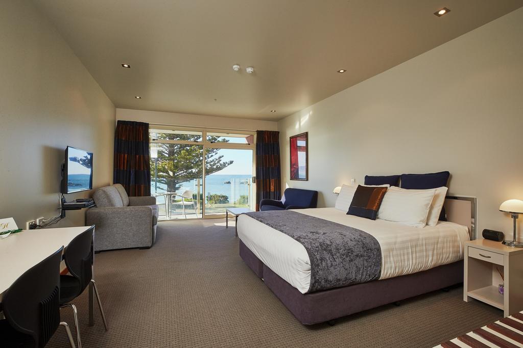 10 Best Luxury Accommodations in Kaikoura ???? [2023]