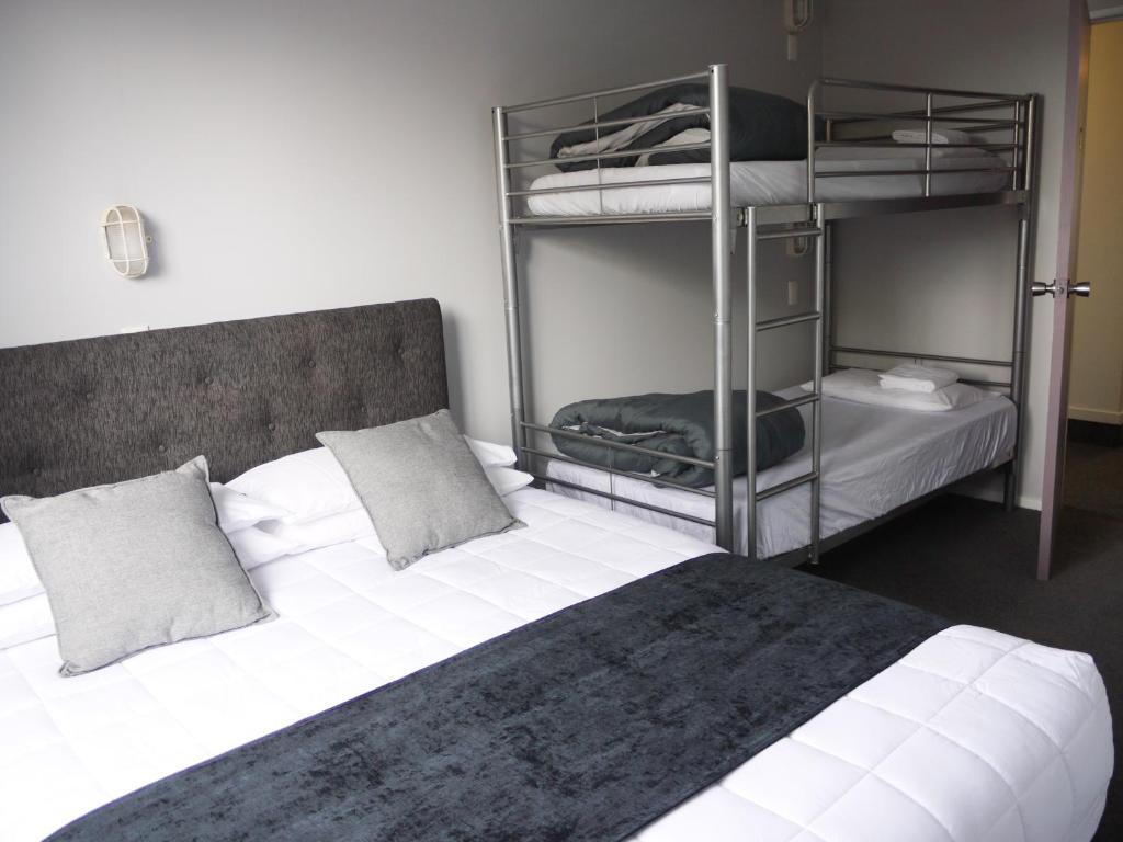7 Best Hostels in National Park Village & Whakapapa ???? [2025]