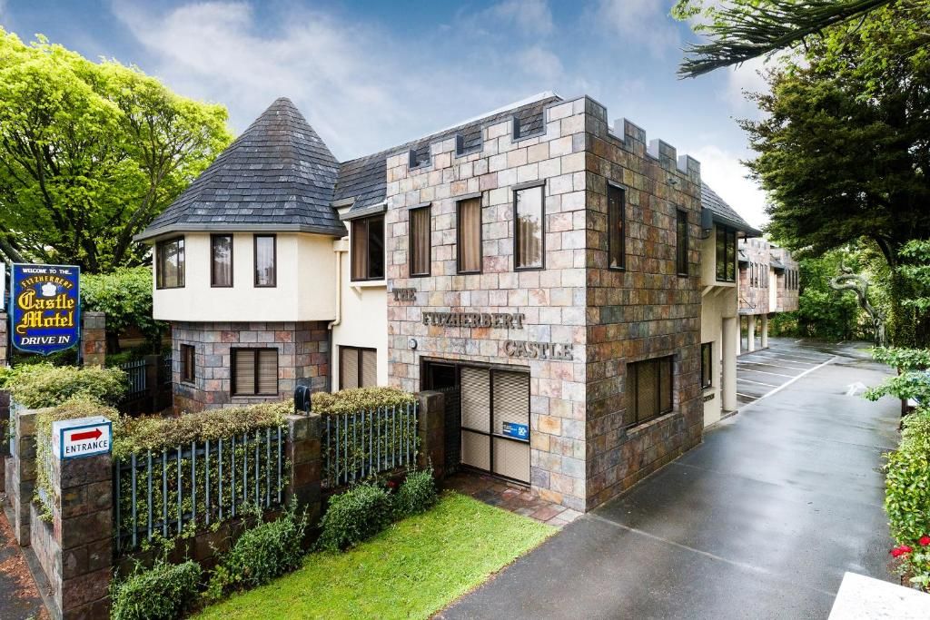 10 Most UNIQUE Accommodations on the North Island, New Zealand [2023]