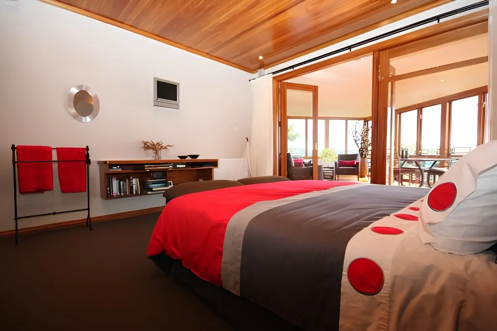 8 BEST Boutique Accommodations & B&Bs on Stewart Island 🥐 [2025]