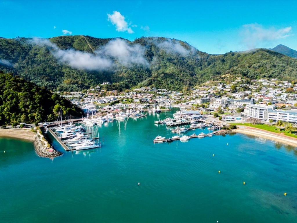 New Zealand Budget & Backpacking Itinerary: 1 Month / 4 Weeks / 30 Days