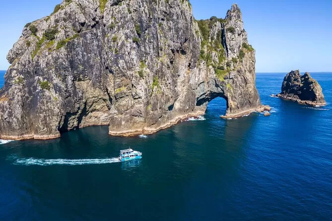 40 BEST Things to Do in the Bay of Islands ⛵ [2025]