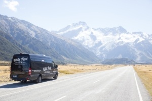 The 10 Best Backpacker Bus Tours in New Zealand 🎒 [2025]