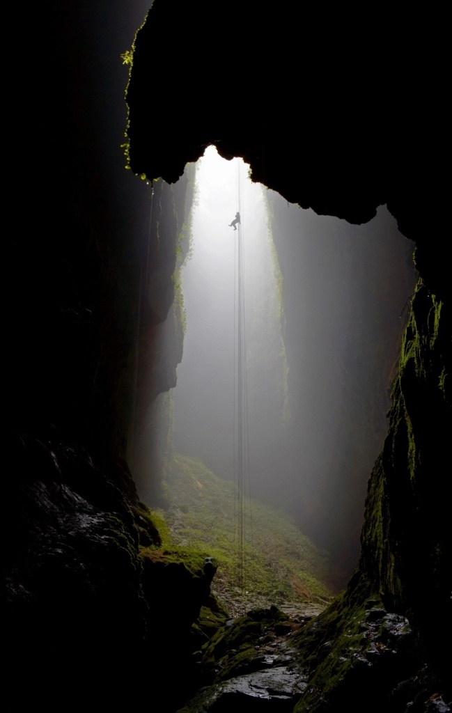 What is the Best Black Water Rafting Tour in New Zealand?